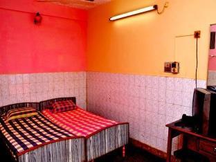 Sri Saibaba Pensión Pondicherry Exterior foto
